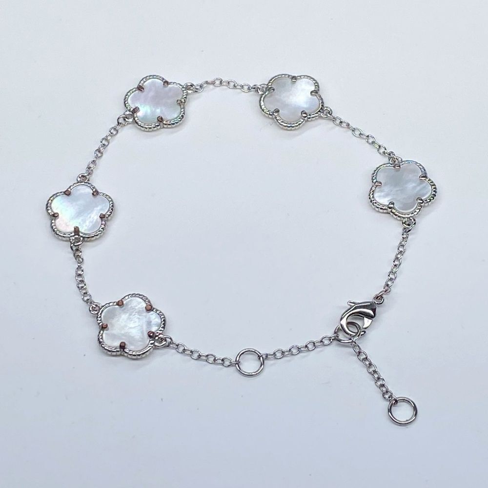 JANKUO Rhodium Pleated & Mother Of Pearl Clove Charm Bracelet